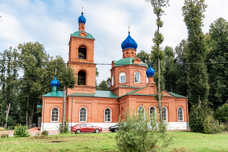 Архиерейское богослужение в Богородицерождественском храме деревни Старое г.о. Ступино